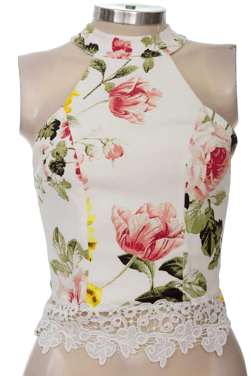 Top / Camiseta color Blanco - Closeando