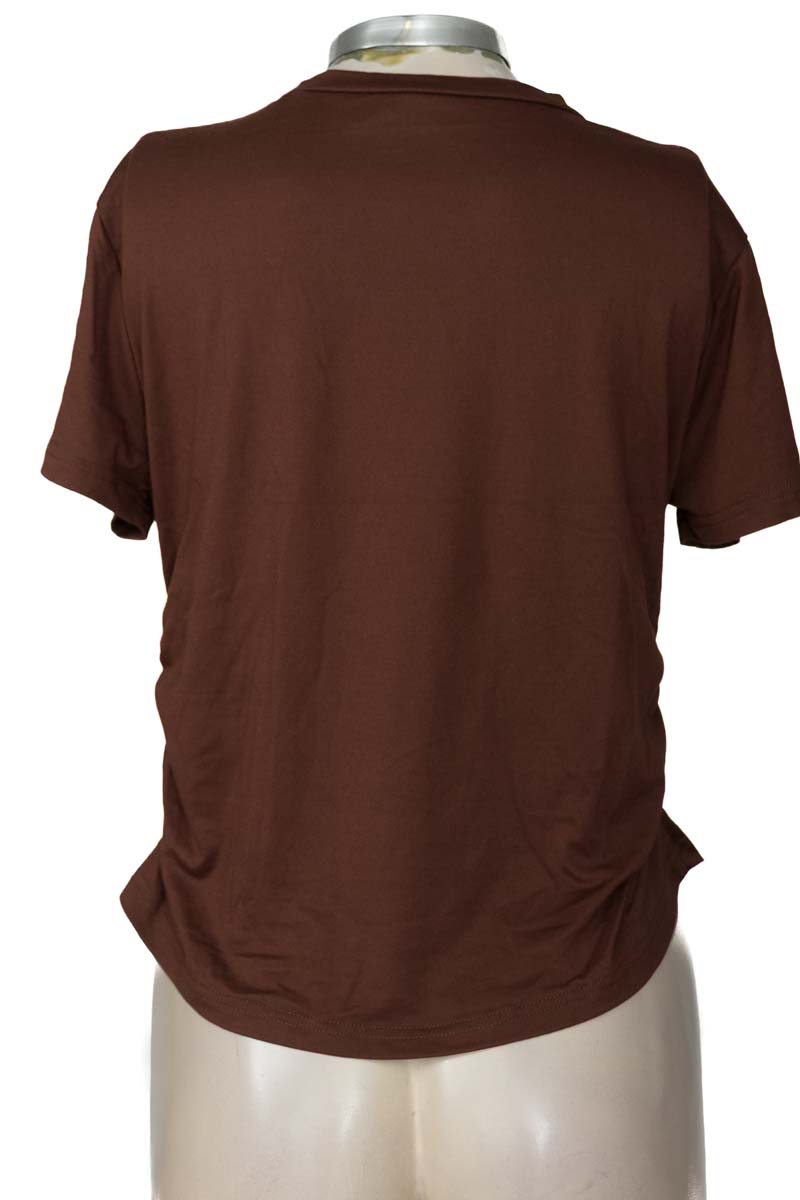 Top / Camiseta color Café - Closeando
