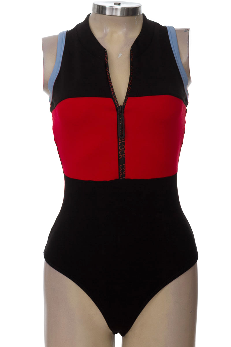 Top / Camiseta color Negro - Studio F