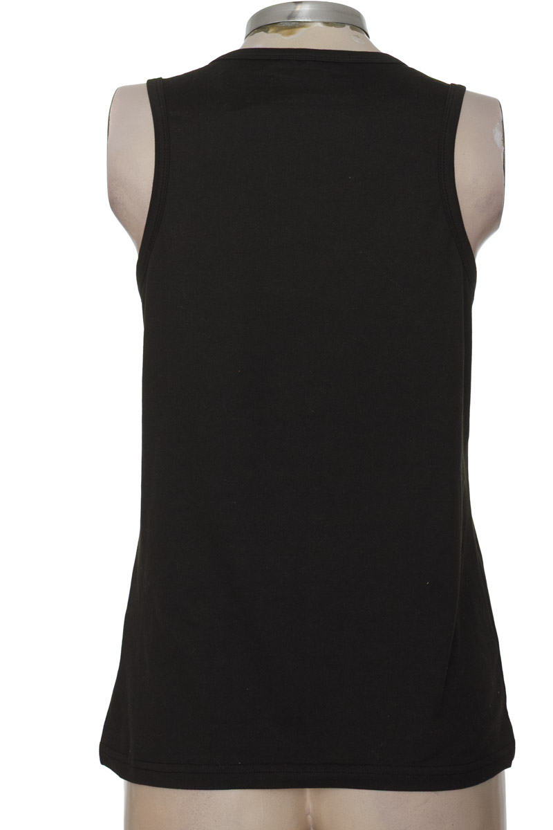 Top / Camiseta color Negro - Closeando