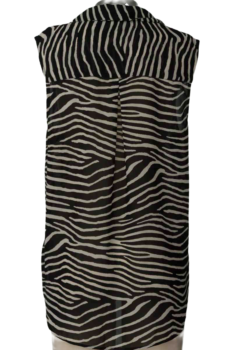 Top / Camiseta color Negro - Closeando