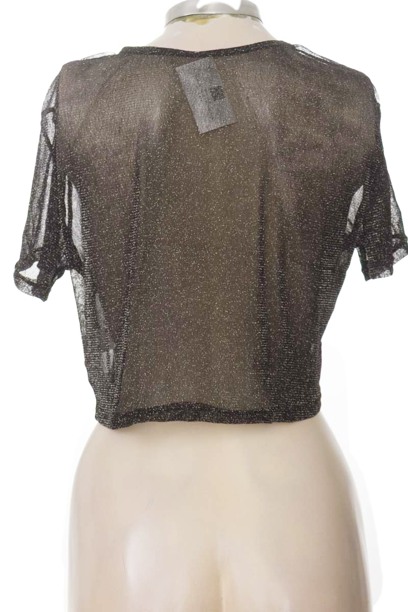 Top / Camiseta color Negro - Closeando