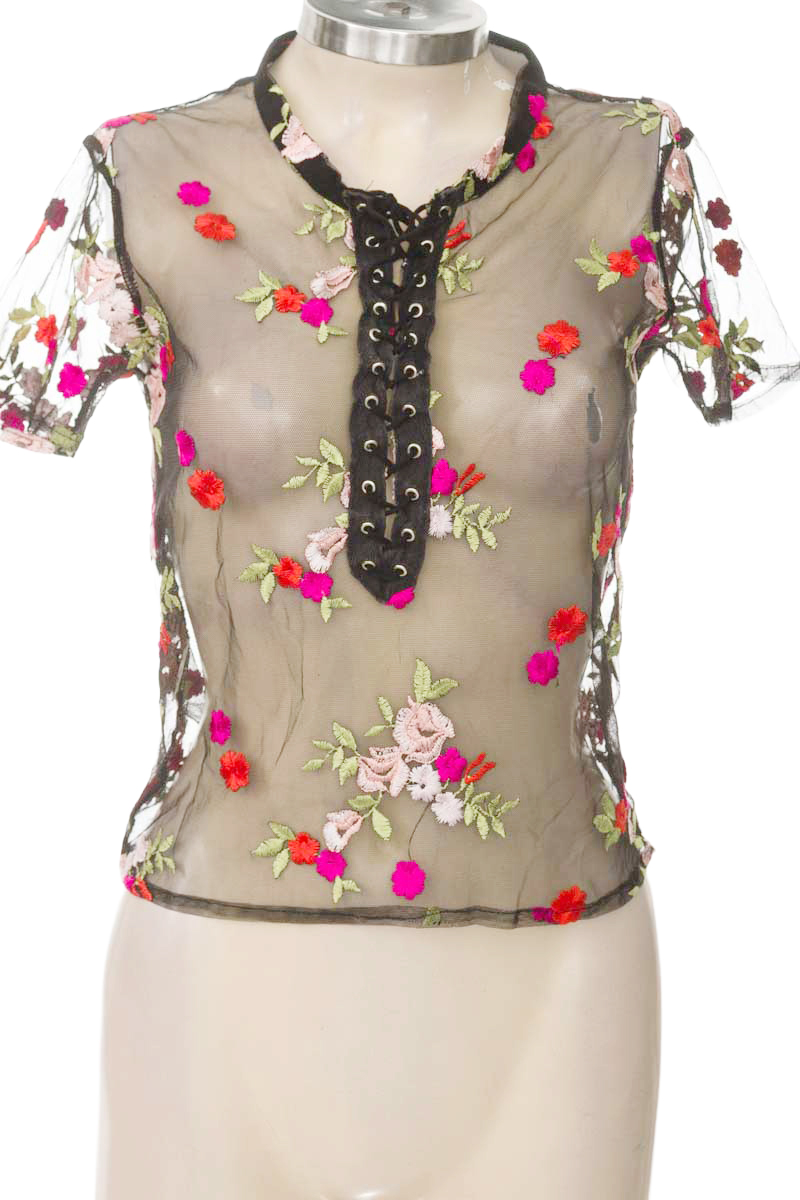 Top / Camiseta color Negro - Believe