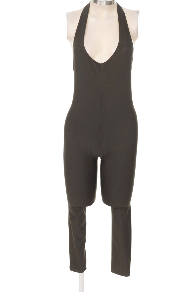 Ropa Deportiva / Salida de Baño color Negro - Closeando