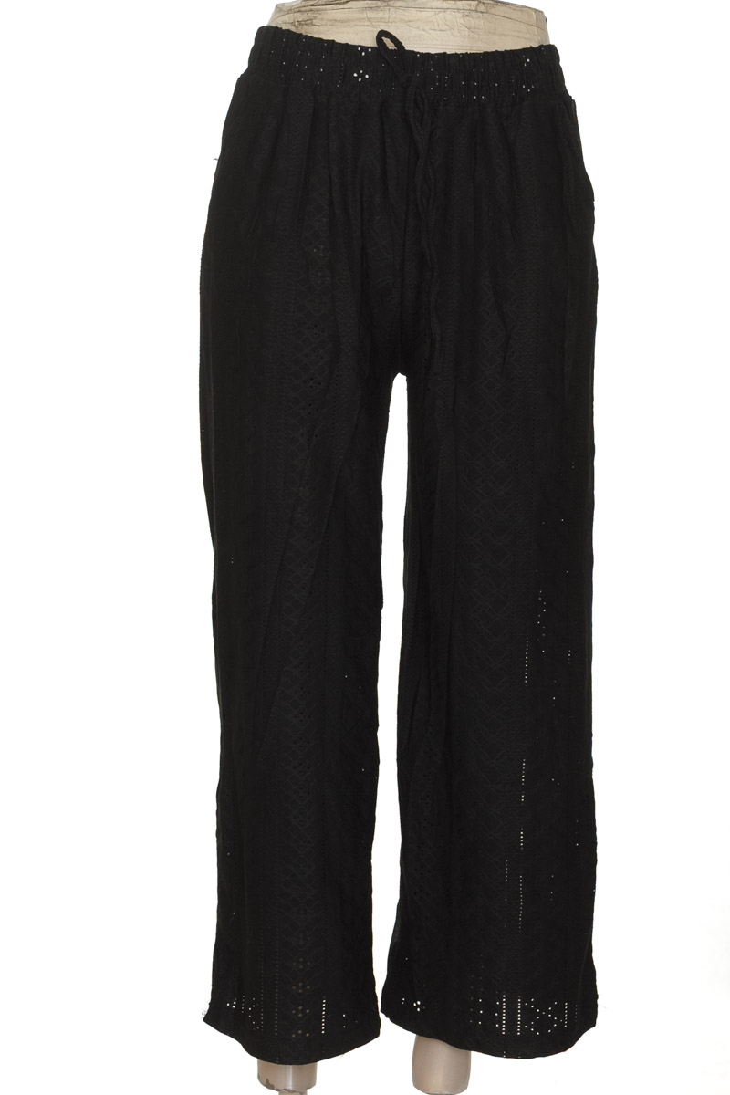 Ropa Deportiva / Salida de Baño color Negro - Closeando