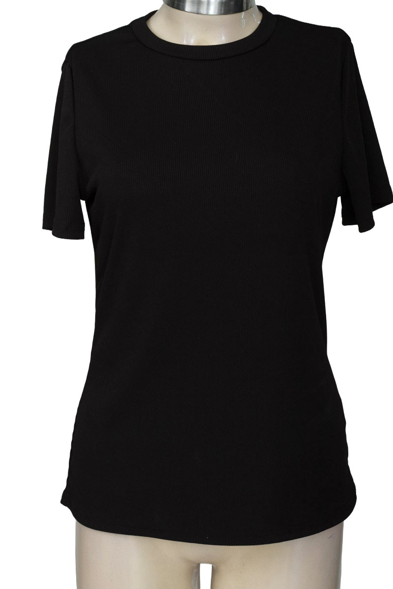 Top / Camiseta color Negro - Closeando
