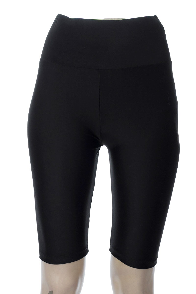 Ropa Deportiva / Salida de Baño color Negro - Closeando