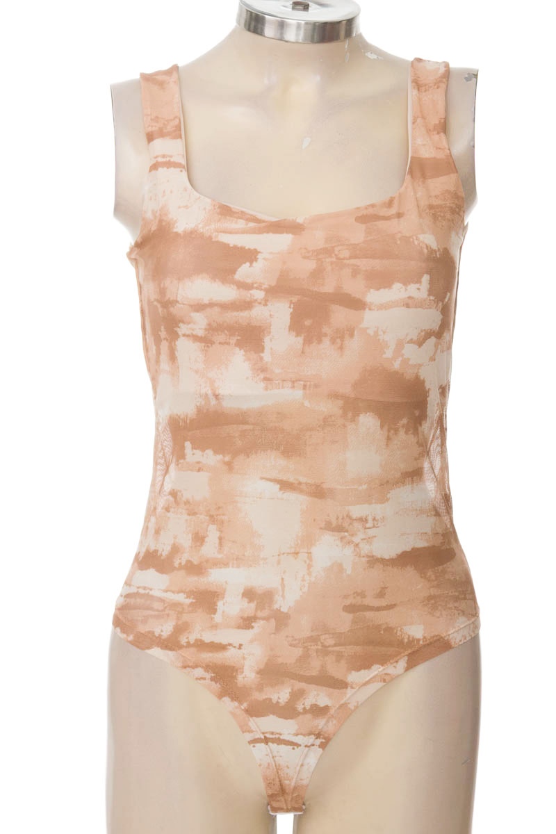 Top / Camiseta color Beige - Closeando