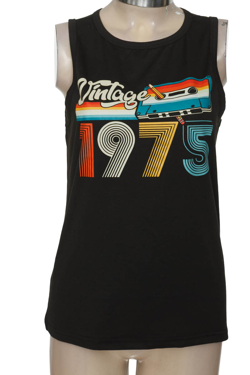Top / Camiseta color Negro - Closeando