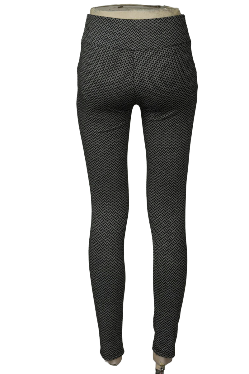 Pantalones color Negro - Stradivarius