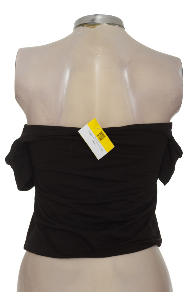 Top / Camiseta color Negro - Color Blue