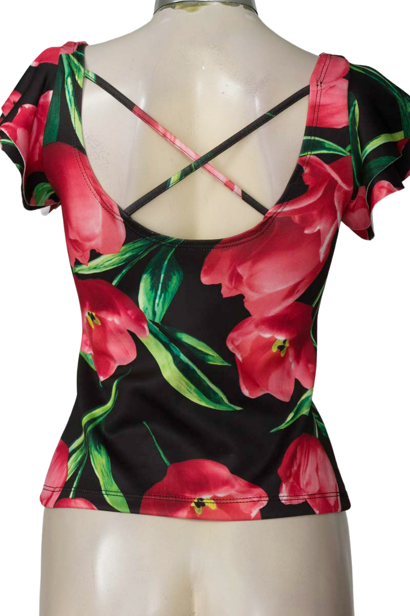 Top / Camiseta color Negro - Closeando