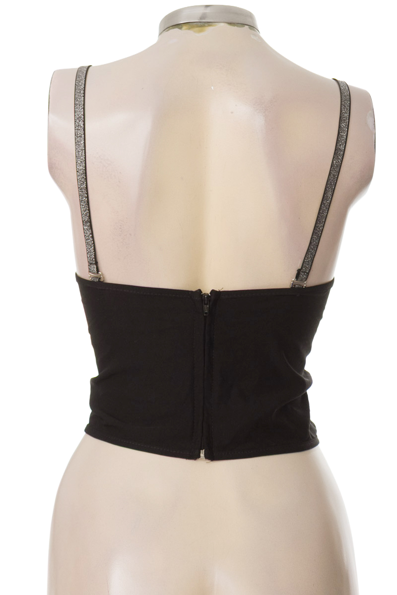 Top / Camiseta color Negro - Juana Shop