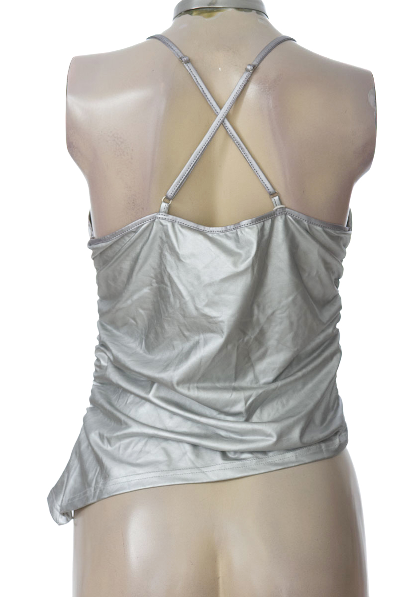 Top / Camiseta color Plateado - Closeando