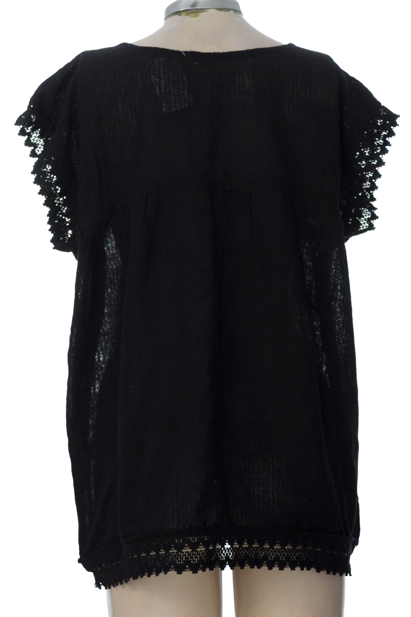 Blusa color Negro - Closeando