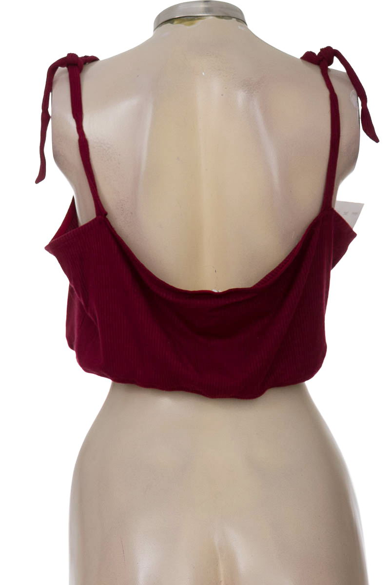 Top / Camiseta color Vinotinto - Closeando