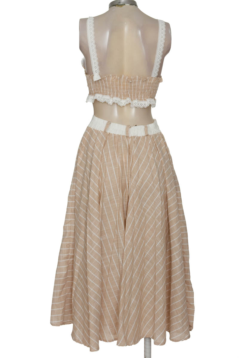 Vestido / Enterizo color Beige - Closeando