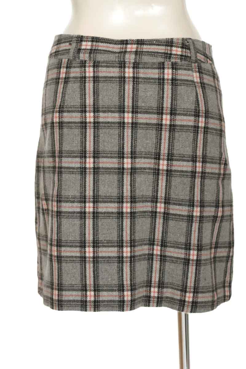 Falda color Gris - Closeando