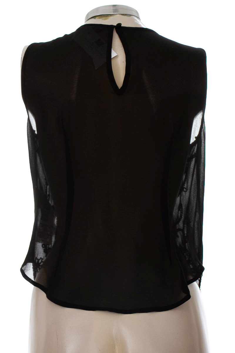 Top / Camiseta color Negro - ELA