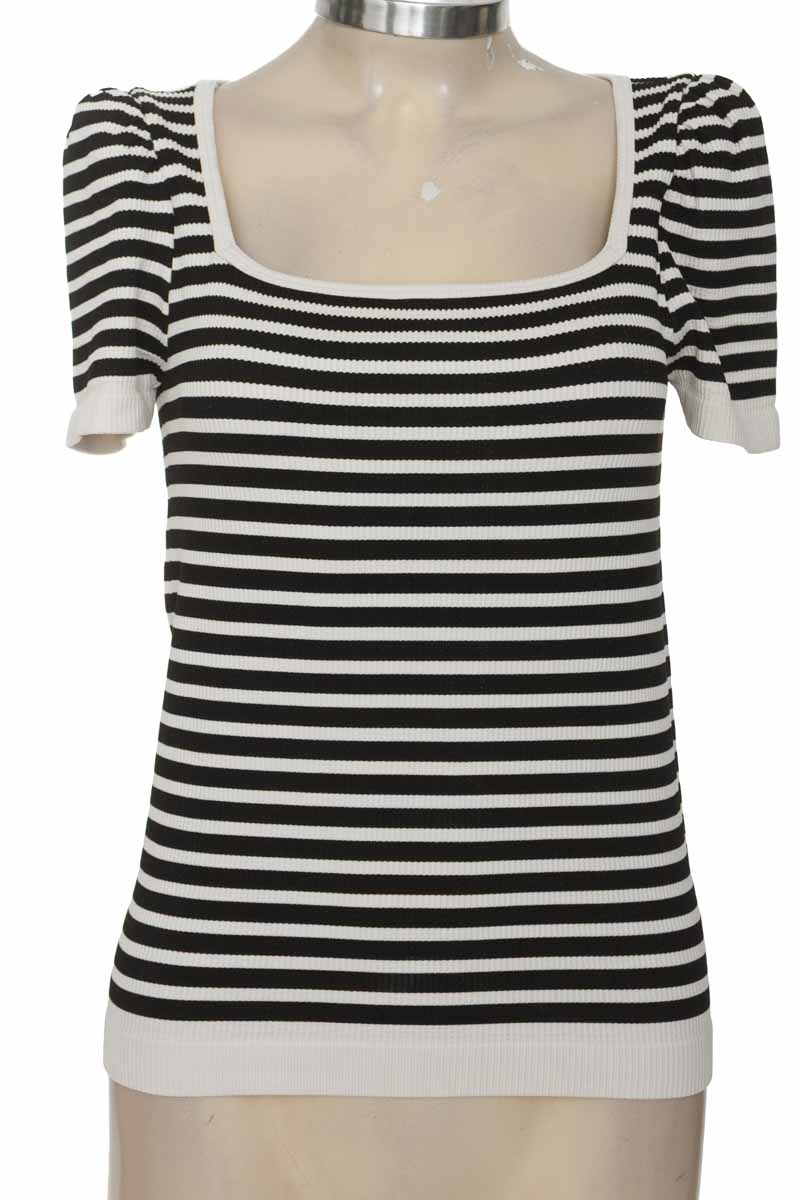Top / Camiseta color Negro - Basement