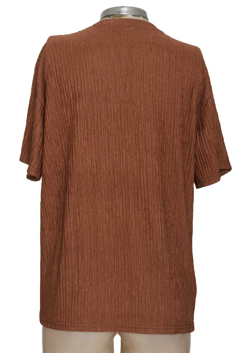 Top / Camiseta color Café - Closeando