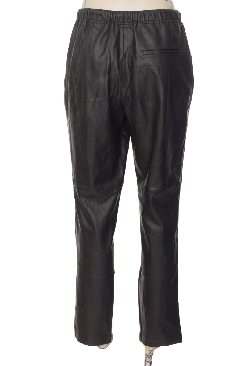 Pantalones color Negro - MNG