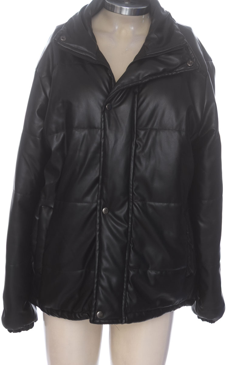 Chaqueta / Abrigo color Negro - Closeando