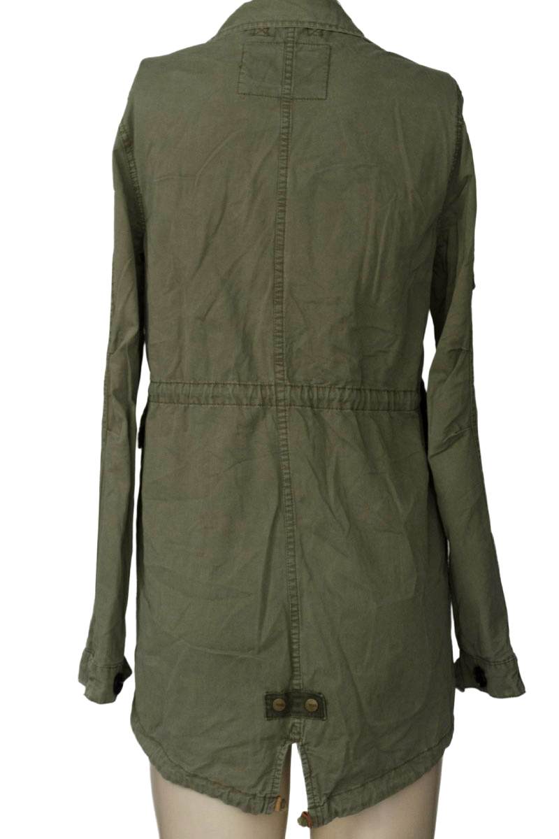 Chaqueta / Abrigo color Verde - Bershka