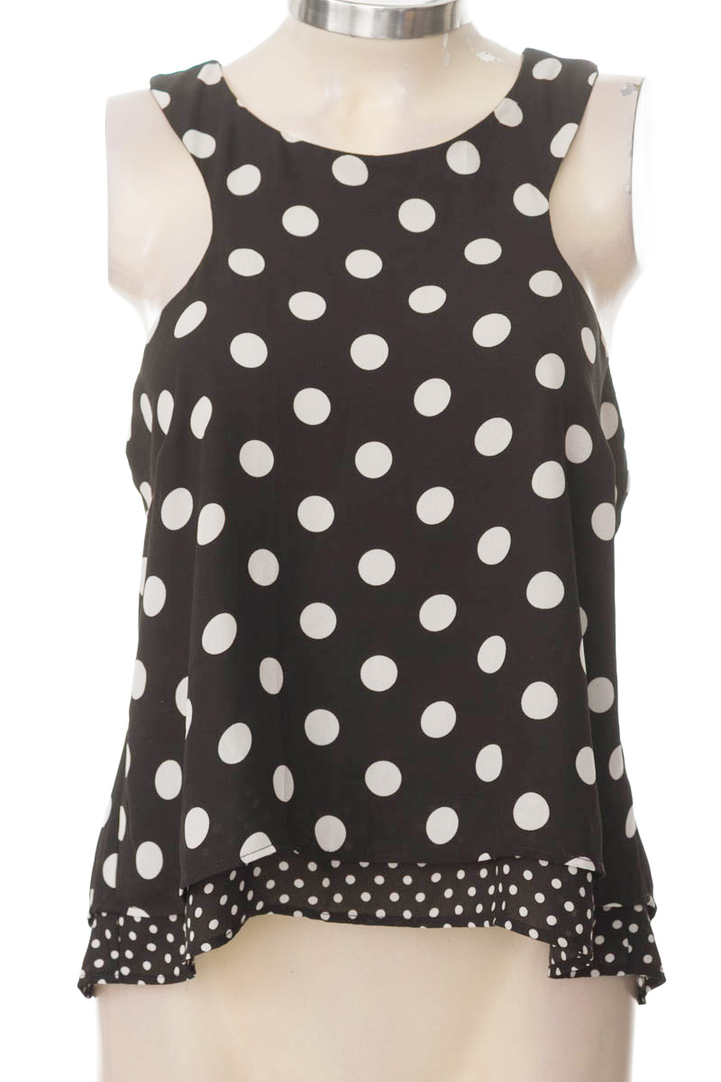 Top / Camiseta color Negro - Studio F