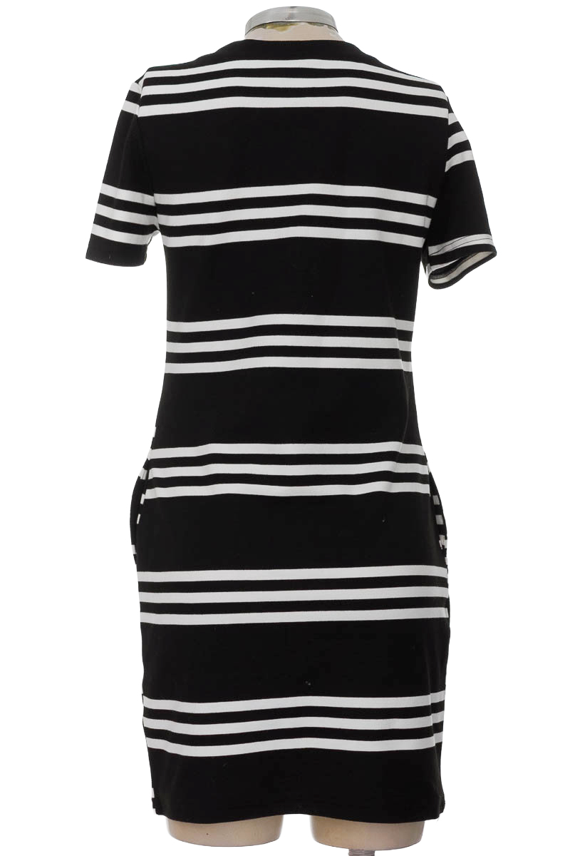 Vestido / Enterizo color Negro - Closeando