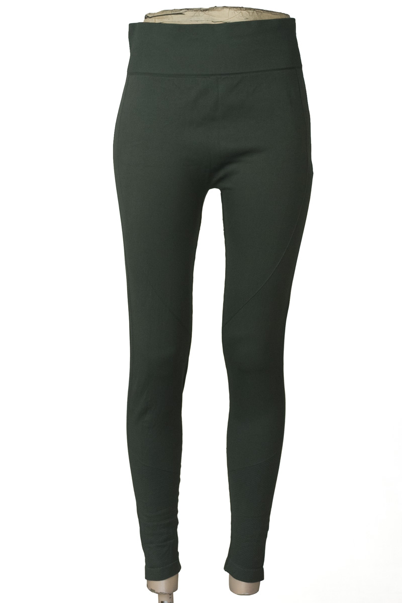 Ropa Deportiva / Salida de Baño color Verde - Closeando