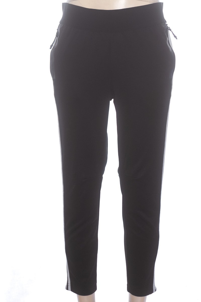 Ropa Deportiva / Salida de Baño color Negro - Adidas