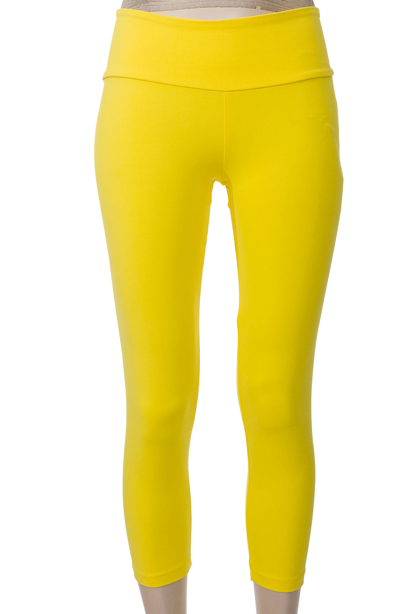 Ropa Deportiva / Salida de Baño color Amarillo - Closeando