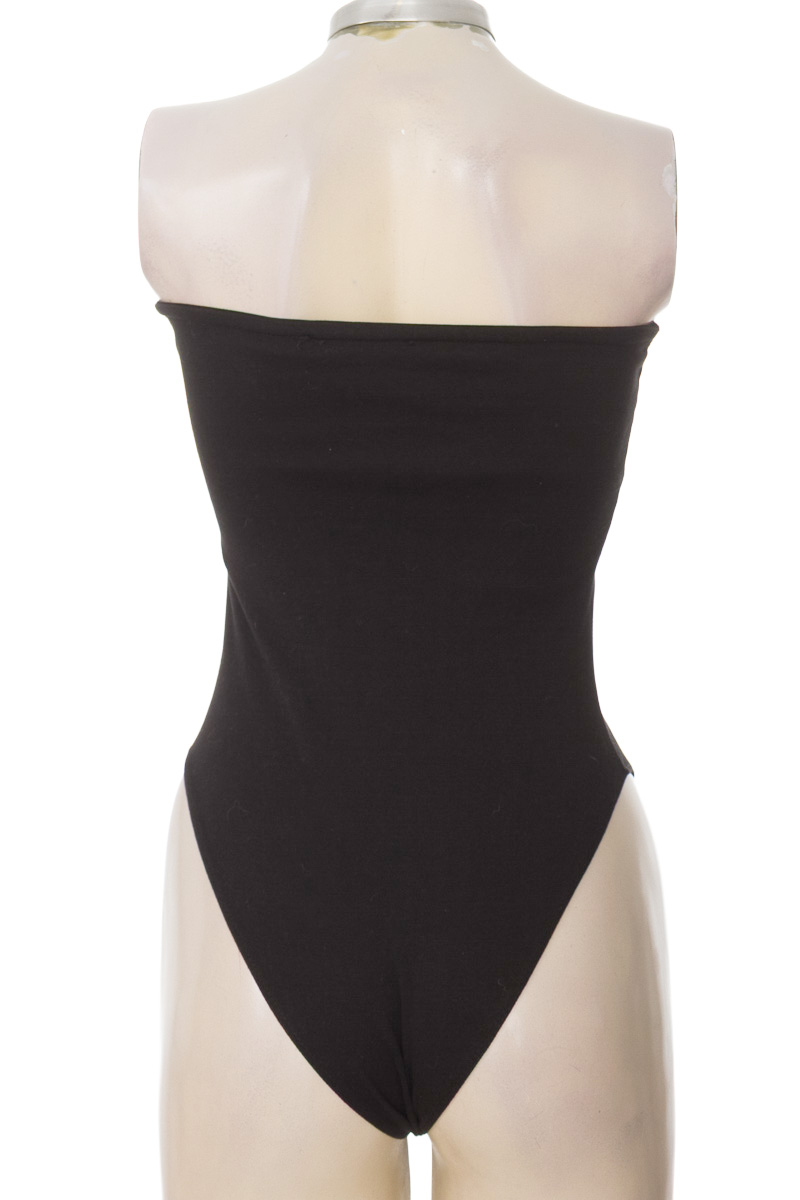 Top / Camiseta color Negro - Stradivarius