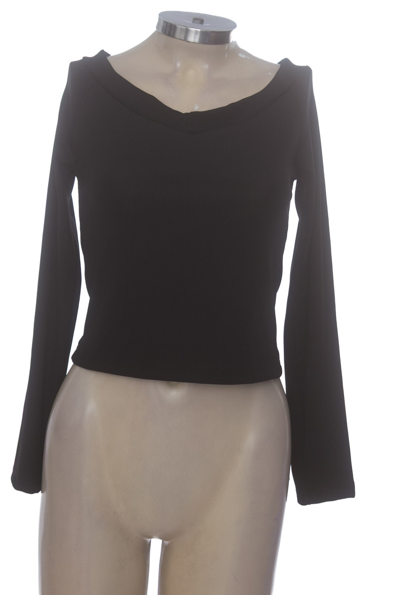 Top / Camiseta color Negro - Pacífika
