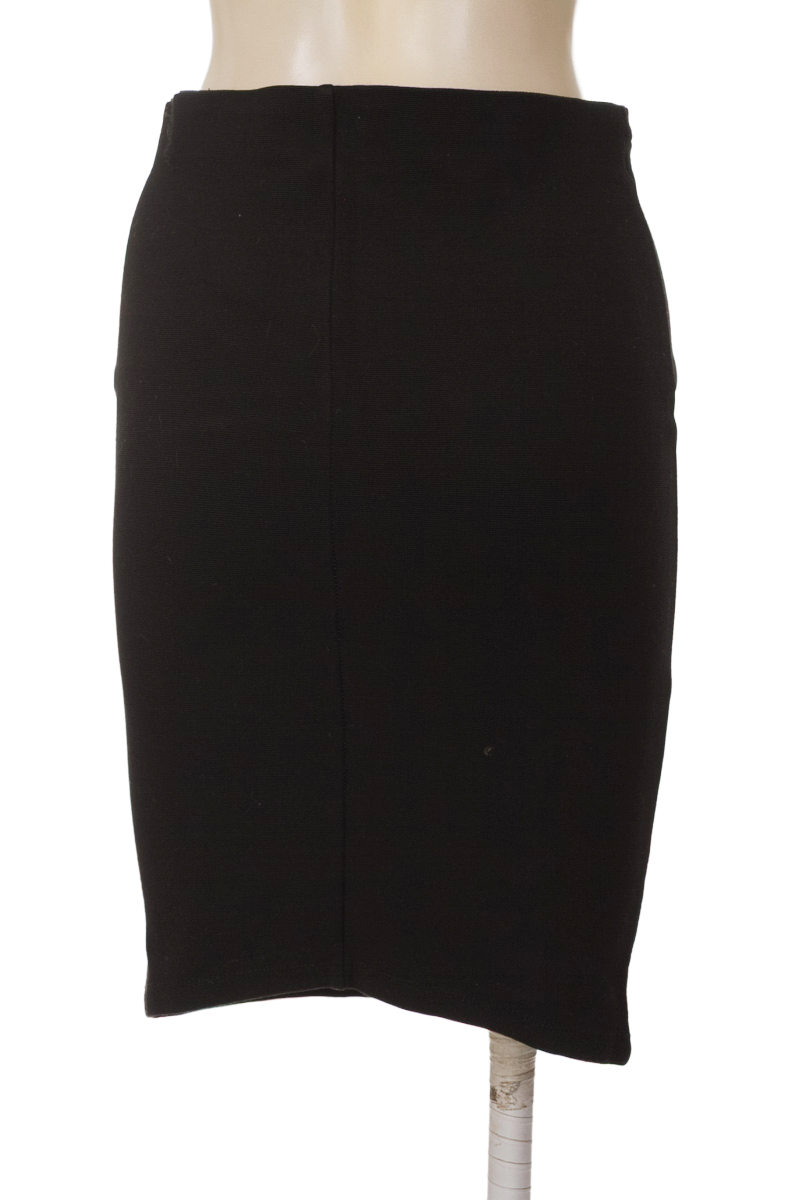 Falda color Negro - Stradivarius