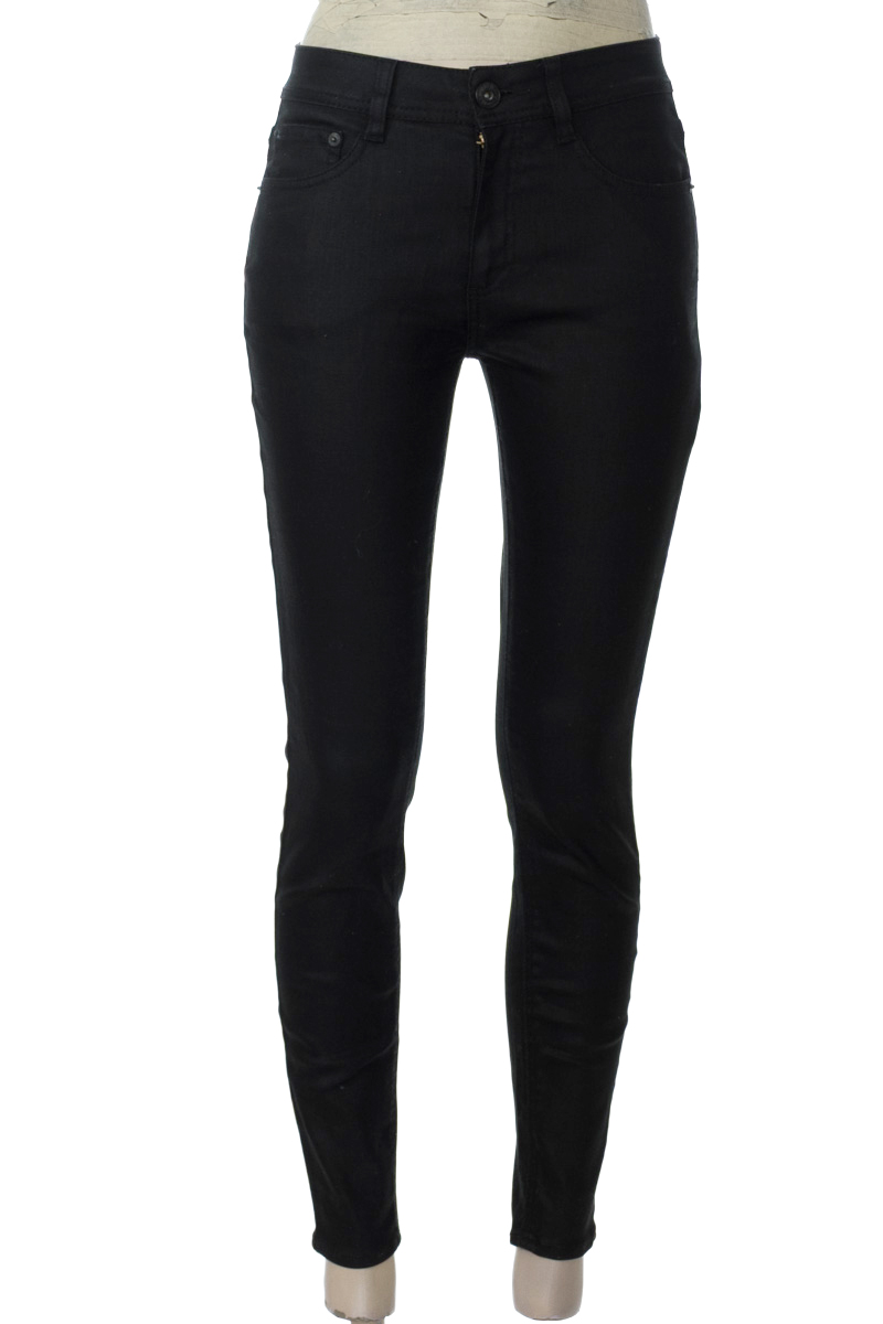 Pantalones color Negro - Chevignon