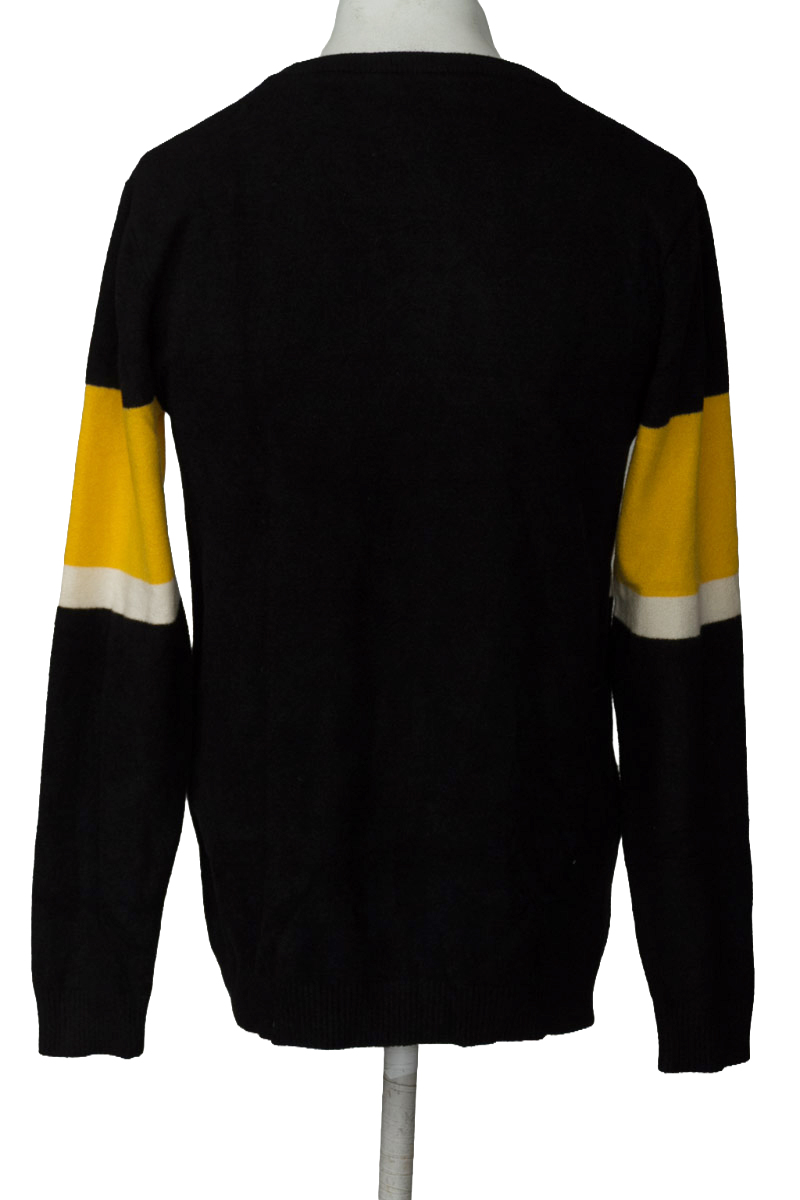 Sweater color Negro - Closeando