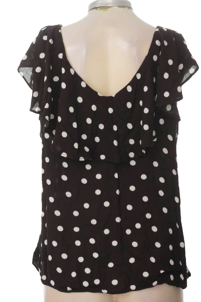 Top / Camiseta color Negro - Closeando