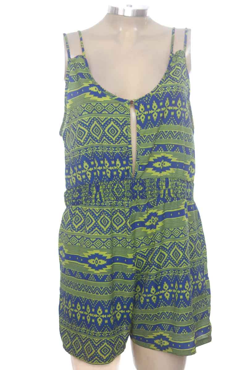Vestido / Enterizo color Verde - Closeando