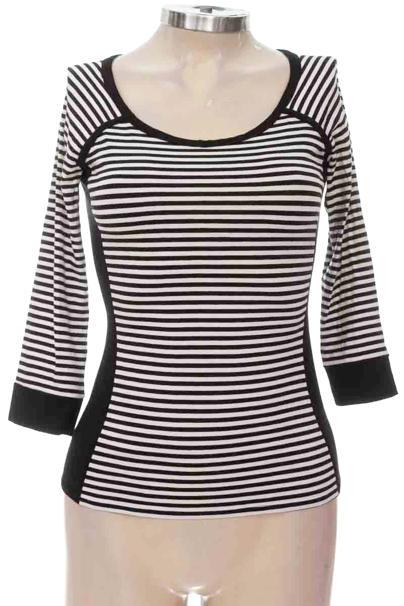 Top / Camiseta color Negro - Julio