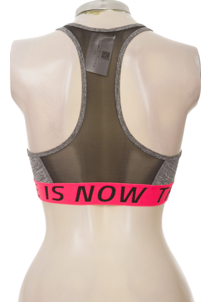 Ropa Deportiva / Salida de Baño color Gris - Closeando