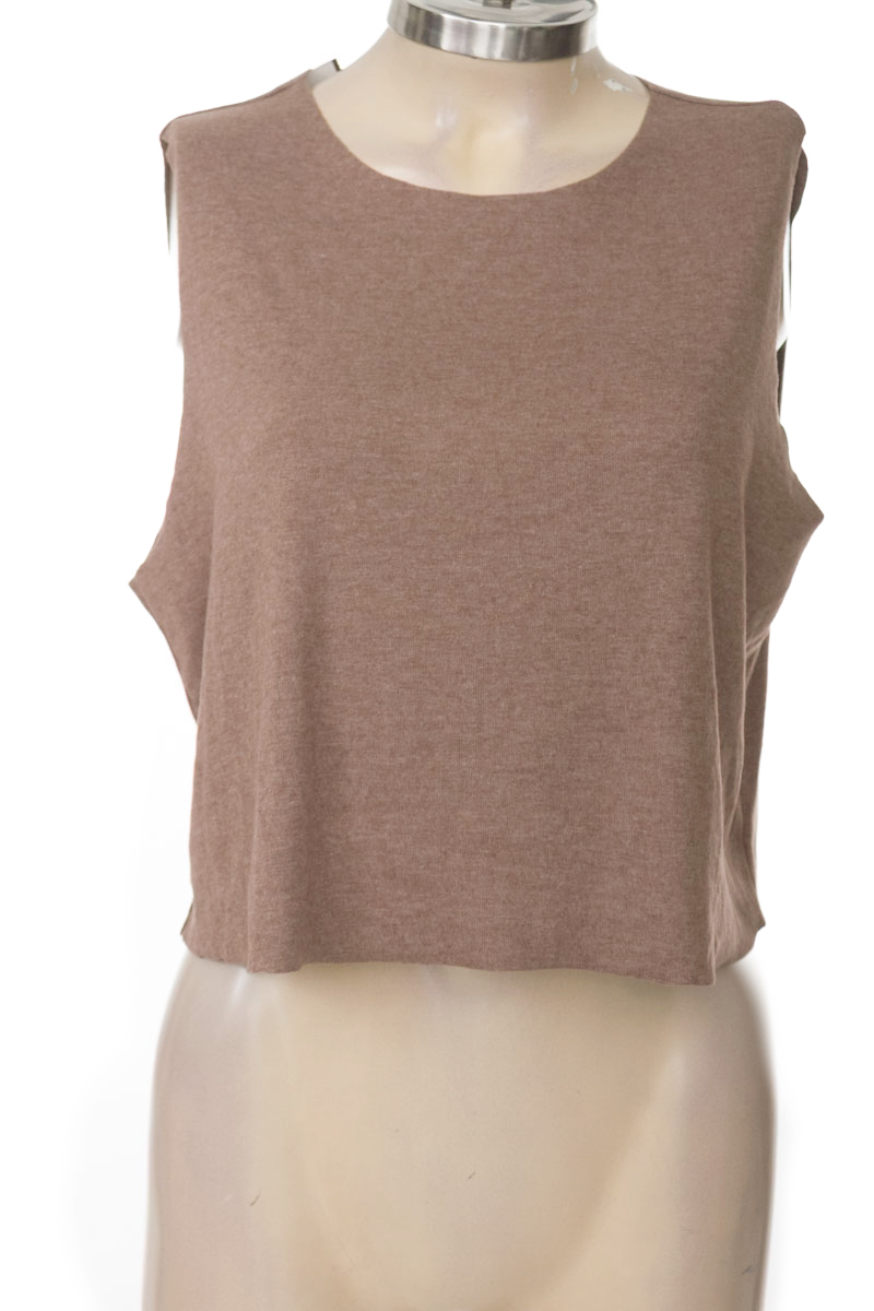 Top / Camiseta color Café - Closeando