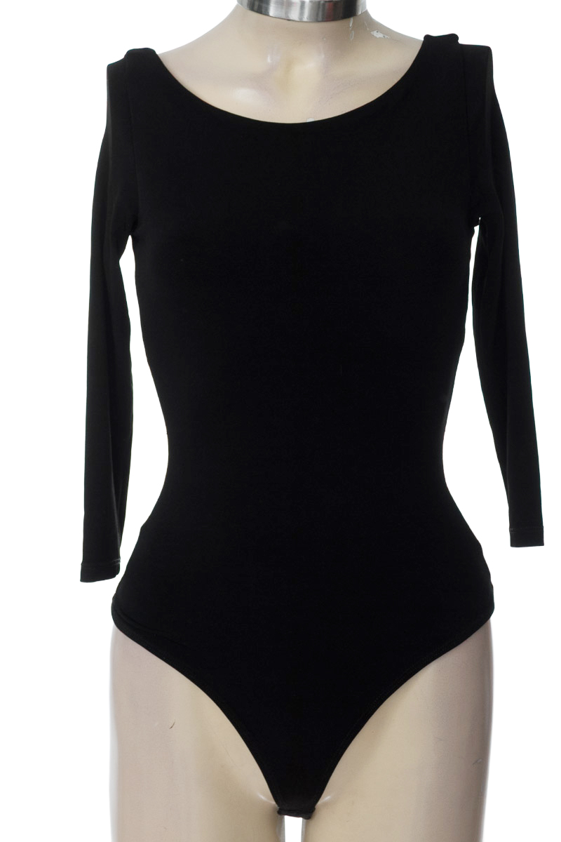 Top / Camiseta color Negro - Studio F