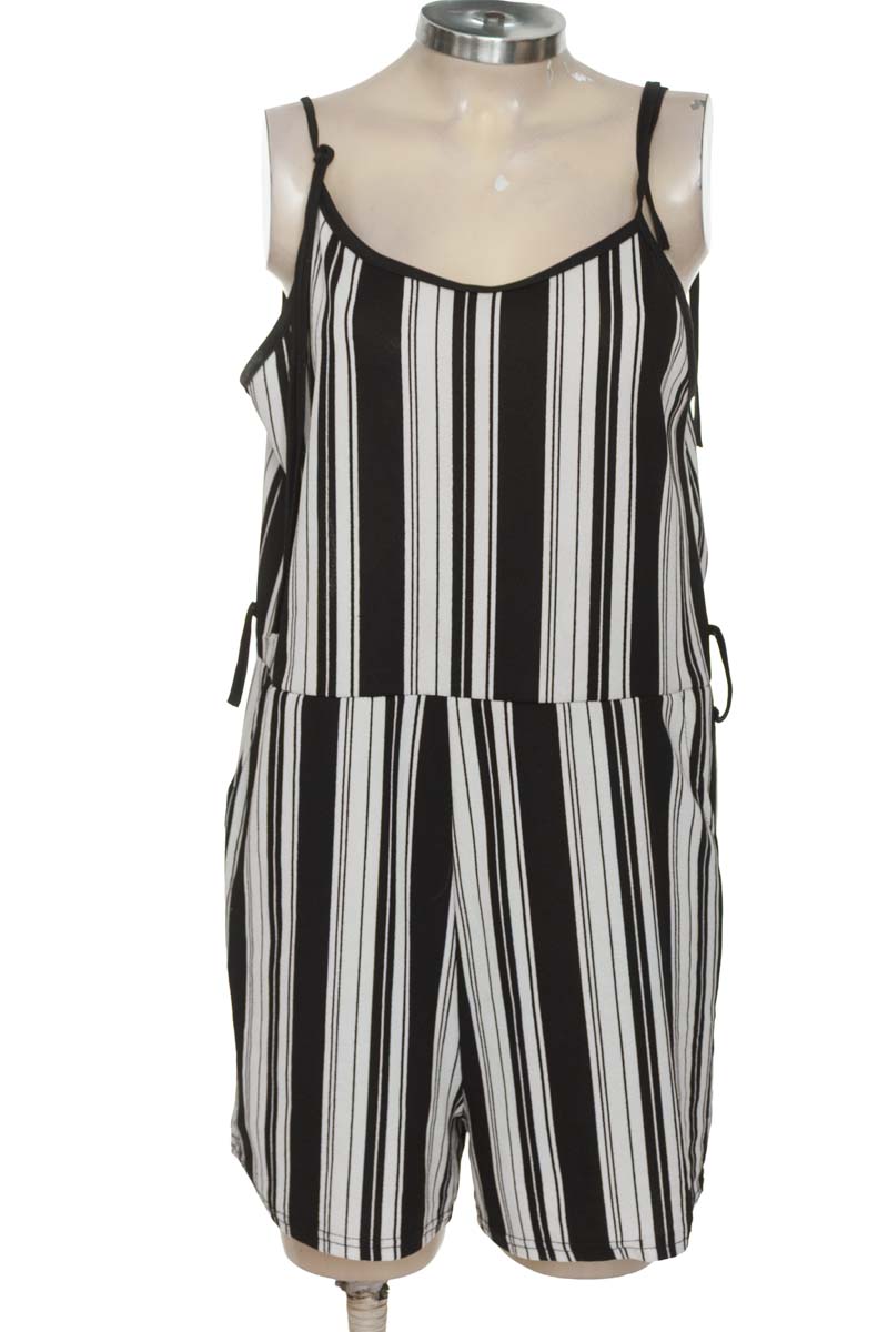 Vestido / Enterizo color Negro - Closeando