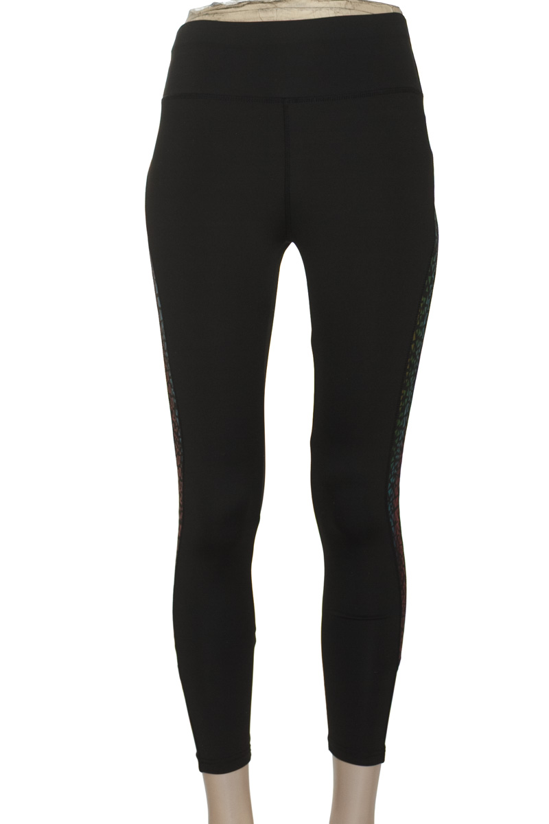 Ropa Deportiva / Salida de Baño color Negro - Closeando