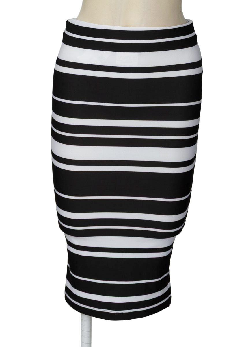 Falda color Negro - IZ Byer