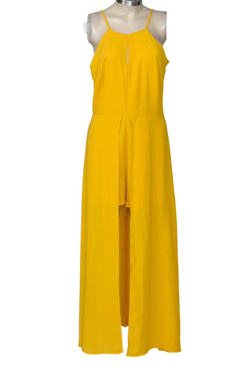 Vestido / Enterizo color Amarillo - Closeando