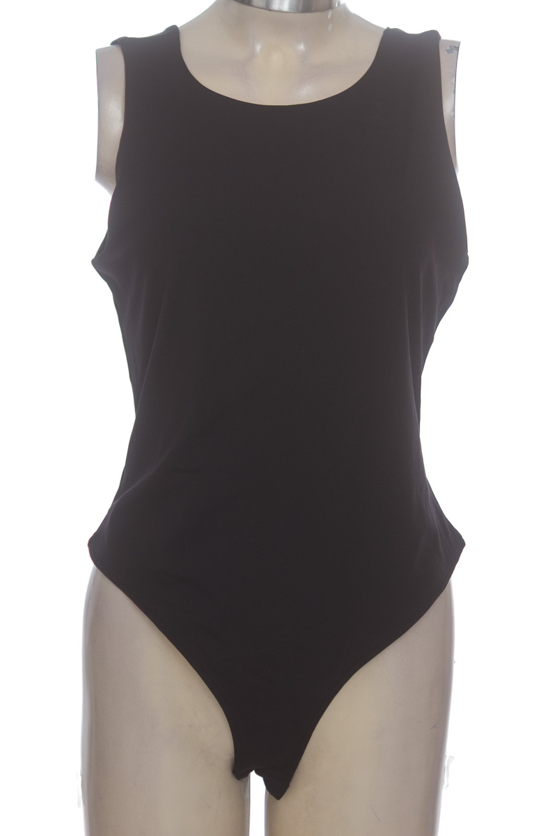 Top / Camiseta color Negro - Divided
