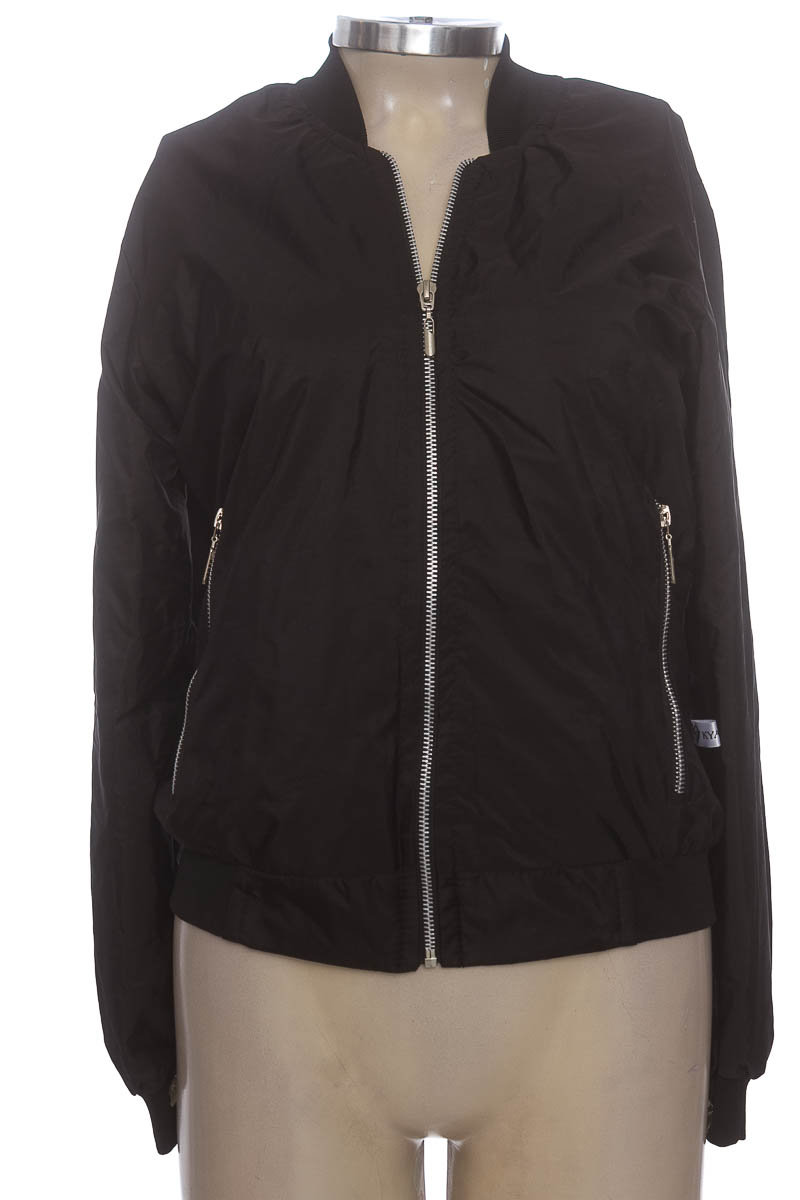 Chaqueta / Abrigo color Negro - Closeando